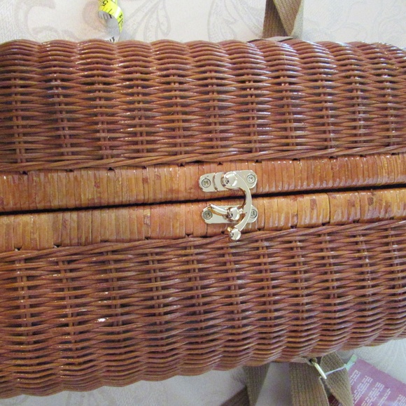 Bacchus Insulated wicker Wine Basket - Picture 9 of 13